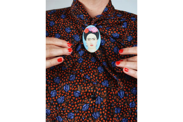 broche culturelle femmes frida